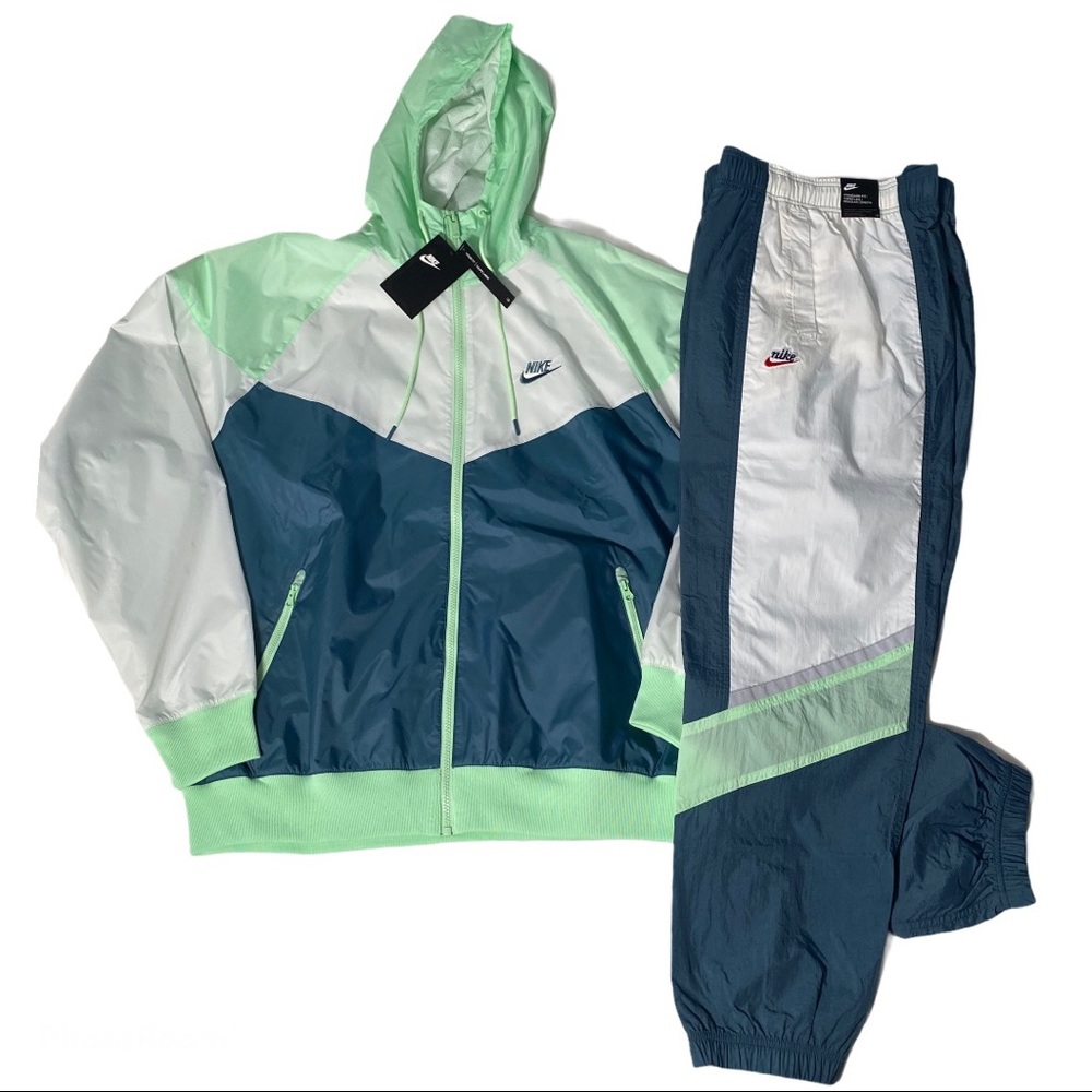🚫Sold🚫🆕NWT Nike Windrunner SET Jacket and Pants
